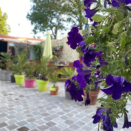 Le Relais De La Posterie Guest House Жамблу Екстериор снимка