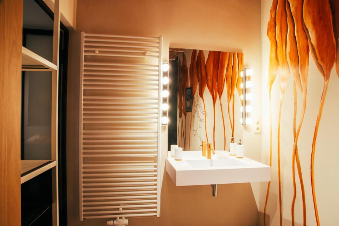 Le Relais De La Posterie Guest House Жамблу Екстериор снимка